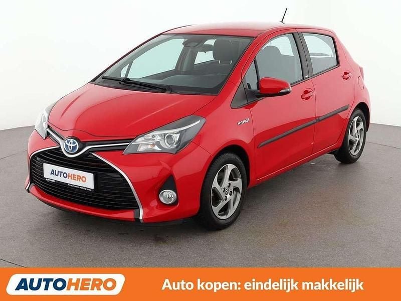 Occasion Toyota Yaris Hybrid Edition-S 101 PK (74 kW) 2017 Rood Hatchback