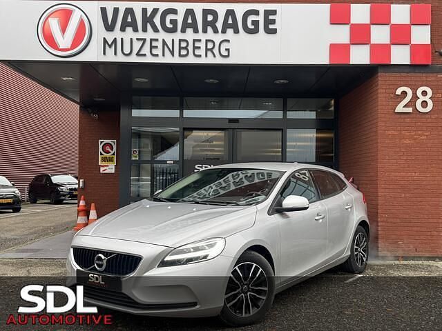 Zilver Gebruikt 2019 Volvo V40 Momentum Hatchback | € 15.945 (Super prijs) - Afbeelding 1/4