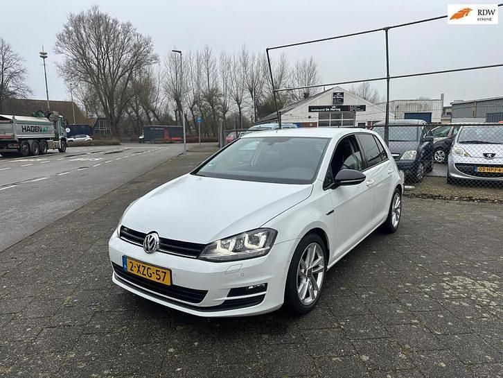 Wit Occasion 2014 VW Golf VII Trendline Hatchback | € 7.499 (Eerlijke prijs) - Afbeelding 1/4