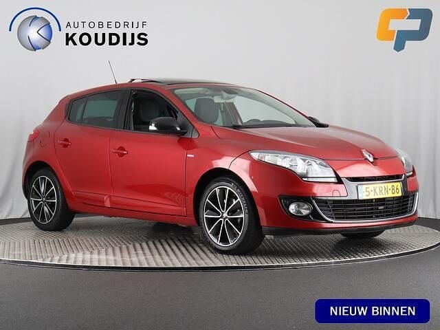 Rood Gebruikt 2013 Renault Mégane III Bose Edition Hatchback | € 9.990 (Duur) - Afbeelding 1/4