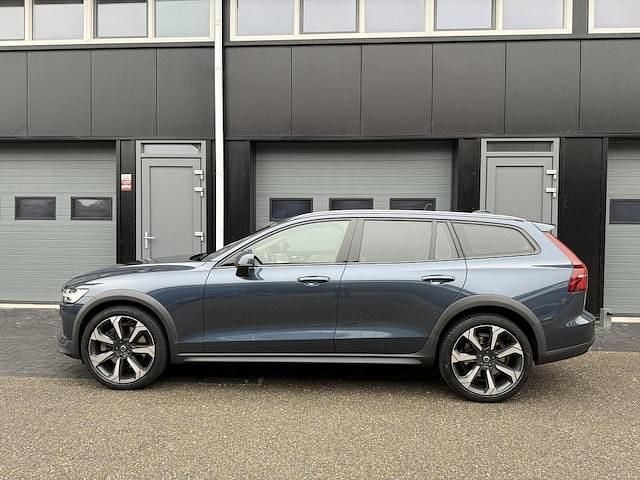Occasion Volvo V60 CC Pro 252 PK (185 kW) 2021 Blauw Stationwagen