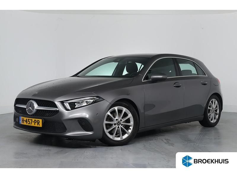Grijs Gebruikt 2020 Mercedes A180 Advantage Hatchback | € 24.895 (Eerlijke prijs) - Afbeelding 1/4