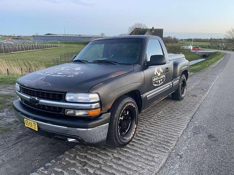 Zwart Gebruikt 2001 Chevrolet Silverado SUV | € 10.000 - Afbeelding 1/4