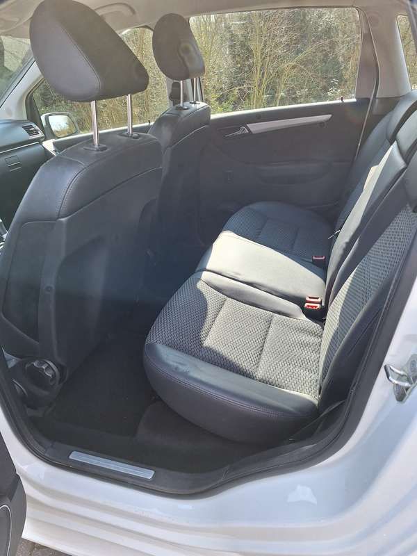 Wit Gebruikt 2009 Mercedes B200 MPV | € 7.250 (Eerlijke prijs) - Afbeelding 1/4