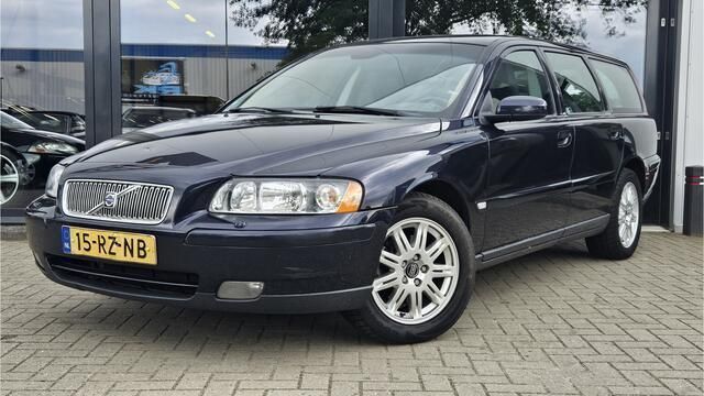 Blauw Gebruikt 2005 Volvo V70 Momentum Stationwagen | € 990 (Goede deal) - Afbeelding 1/4