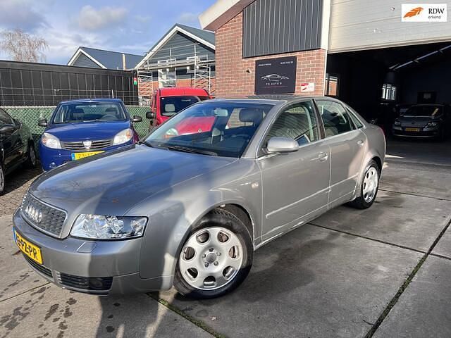 Grijs (metallic) Occasion 2005 Audi A4 Business Sedan | € 1.999 - Afbeelding 1/4