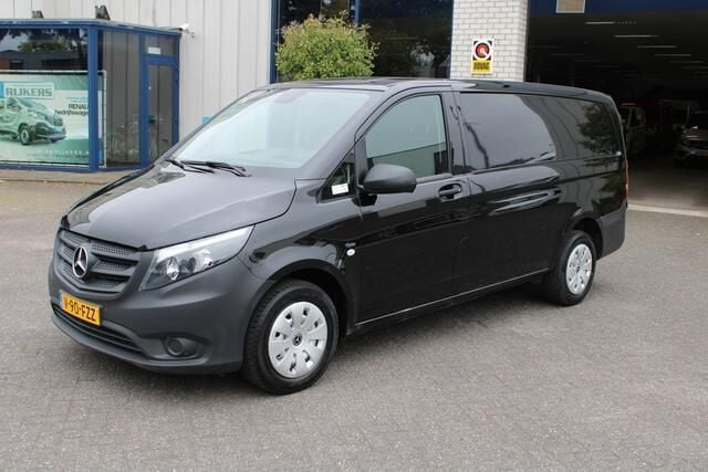 Zwart Gebruikt 2020 Mercedes Vito MPV | € 24.950 (Duur) - Afbeelding 1/4