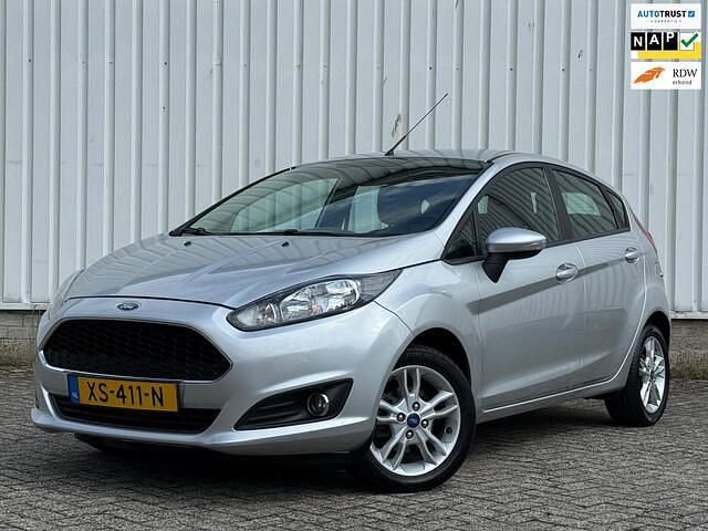 Grijs Gebruikt 2016 Ford Fiesta Titanium Hatchback | € 6.749 (Eerlijke prijs) - Afbeelding 1/4