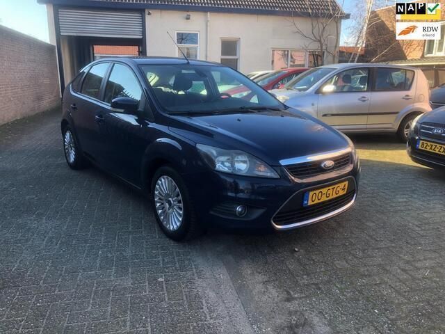 Blauw Gebruikt 2008 Ford Focus Titanium Hatchback | € 1.795 (Eerlijke prijs) - Afbeelding 1/4