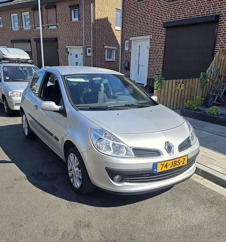 Grijs Occasion 2009 Renault Clio II Collection Hatchback | € 4.250 (Iets duurder) - Afbeelding 1/4