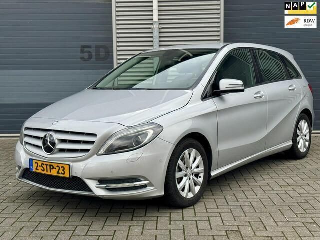 Grijs Gebruikt 2013 Mercedes B180 Ambition MPV | € 6.950 (Duur) - Afbeelding 1/4