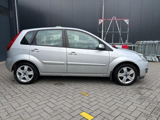 Occasion Ford Fiesta Futura 69 PK (50 kW) 2008 Grijs Hatchback