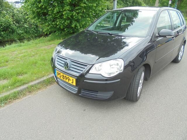 Zwart Gebruikt 2007 VW Polo Trendline Hatchback | € 2.495 (Goede deal) - Afbeelding 1/4
