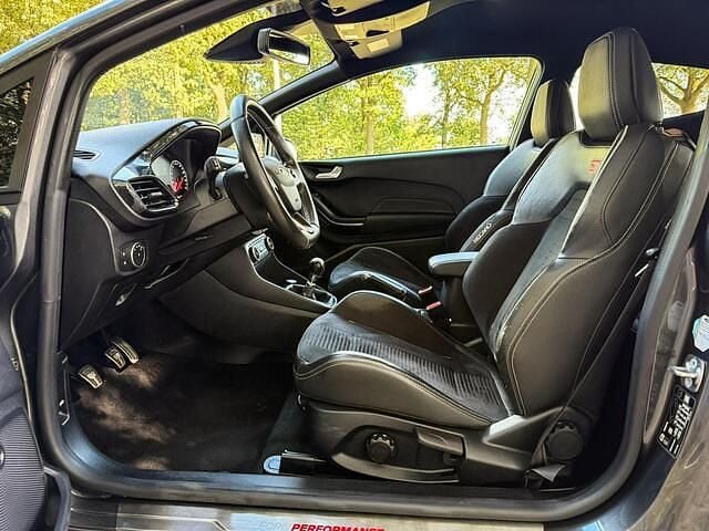 Occasion Ford Fiesta ST 200 PK (147 kW) 2018 Grijs (metallic) Hatchback