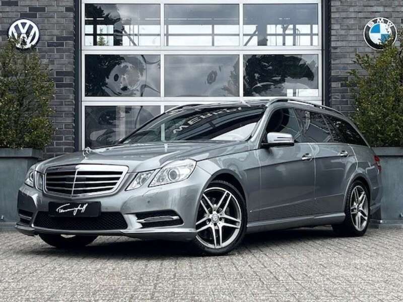 Grijs Gebruikt 2013 Mercedes E350 AMG Stationwagen | € 13.450 (Eerlijke prijs) - Afbeelding 1/4