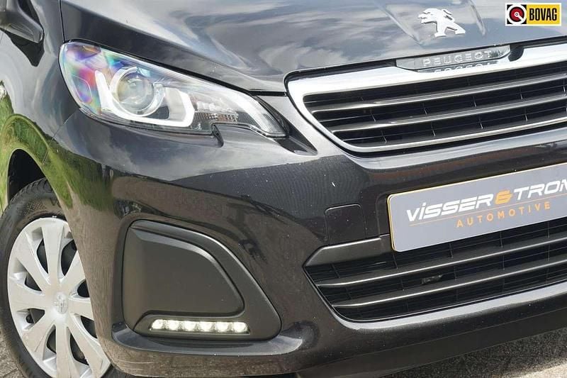 Zwart, metallic lak Gebruikt 2021 Peugeot 108 Active Hatchback | € 7.925 (Goede deal) - Afbeelding 1/4