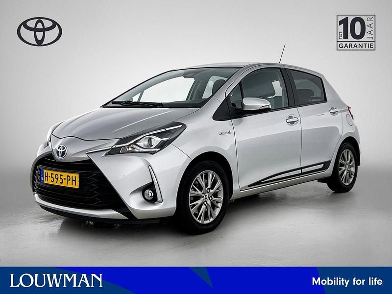 Grijs Occasion 2020 Toyota Yaris Hatchback | € 18.945 (Eerlijke prijs) - Afbeelding 1/4