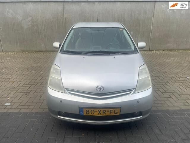 Grijs Gebruikt 2004 Toyota Prius Hatchback | € 2.650 (Goede deal) - Afbeelding 1/4