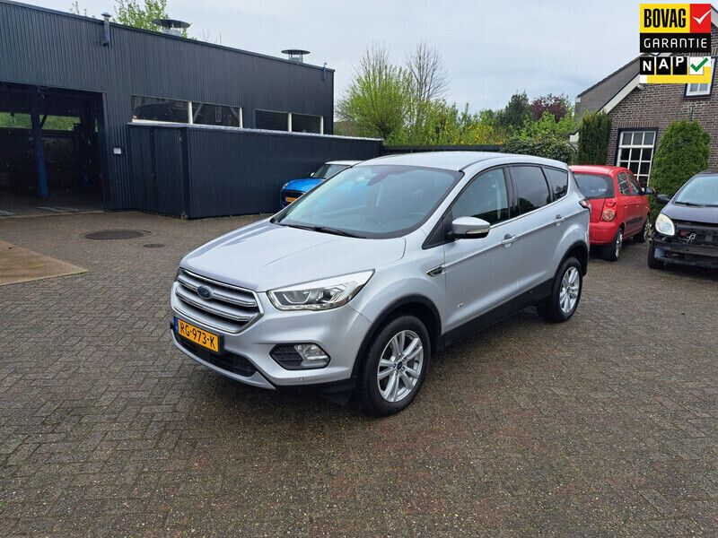Grijs Gebruikt 2017 Ford Kuga Titanium SUV | € 19.950 (Eerlijke prijs) - Afbeelding 1/4