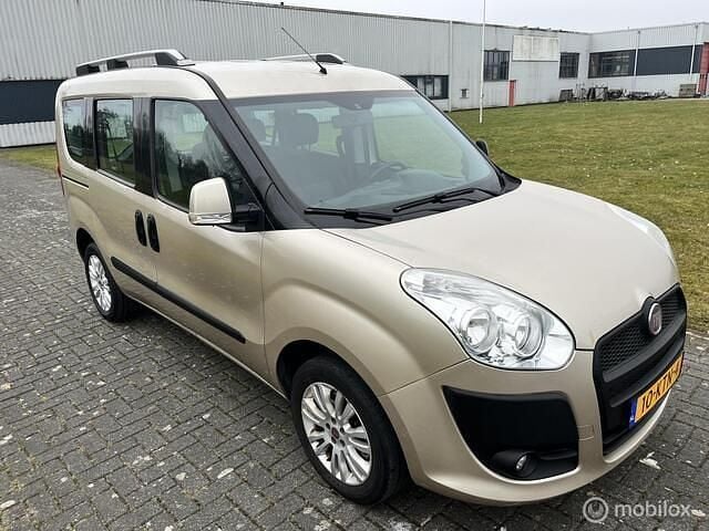 Occasion Fiat Doblò Emotion 95 PK (69 kW) 2010 Beige MPV
