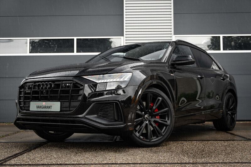 Zwart Gebruikt 2023 Audi Q8 Ambiente SUV | € 84.999 - Afbeelding 1/4