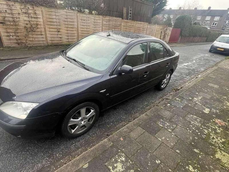 Occasion Ford Mondeo Ghia 170 PK (125 kW) 2002 Zwart Sedan