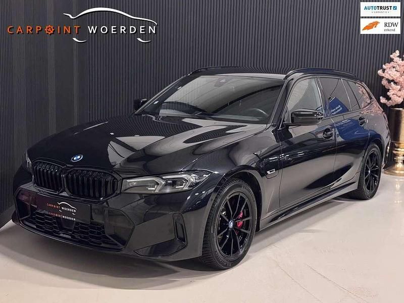 Zwart Gebruikt 2024 BMW 330e M Sport Stationwagen | € 39.990 (Super prijs) - Afbeelding 1/4