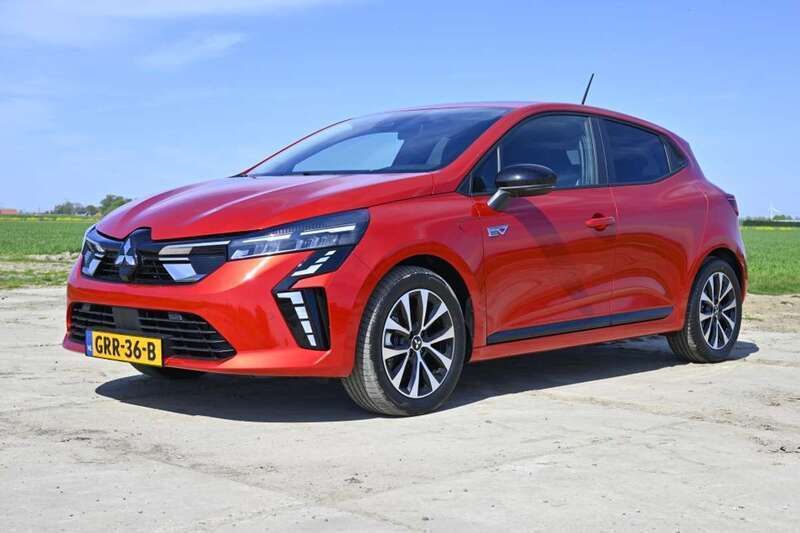 Rood Nieuw 2024 Mitsubishi Colt Intense Hatchback | € 24.950 (Eerlijke prijs) - Afbeelding 1/4