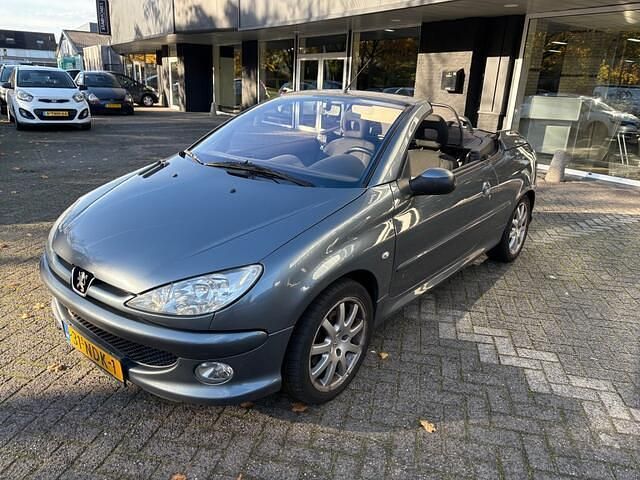 Grijs Gebruikt 2006 Peugeot 206 CC Cabriolet | € 3.250 (Duur) - Afbeelding 1/4
