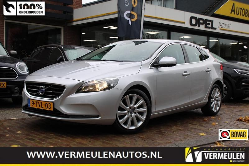 Grijs Gebruikt 2014 Volvo V40 Momentum Stationwagen | € 15.950 (Iets duurder) - Afbeelding 1/4