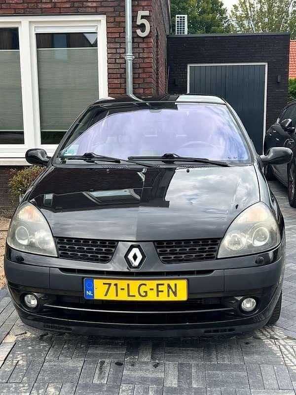 Zwart Gebruikt 2002 Renault Clio II Initiale Hatchback | € 1.900 (Goede deal) - Afbeelding 1/4