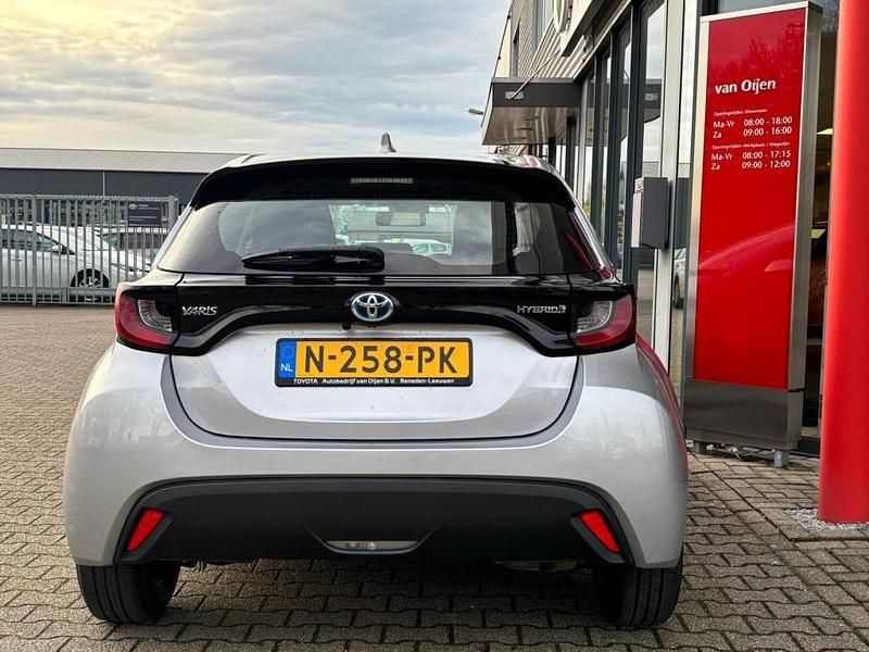 Occasion Toyota Yaris Hybrid Active 93 PK (68 kW) 2021 Grijs Hatchback