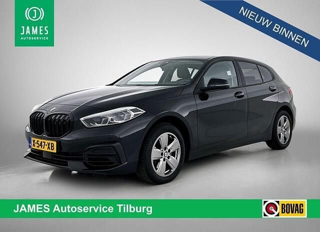 Zwart, metallic lak Gebruikt 2023 BMW 116 Basis Hatchback | € 24.945 (Goede deal) - Afbeelding 1/3