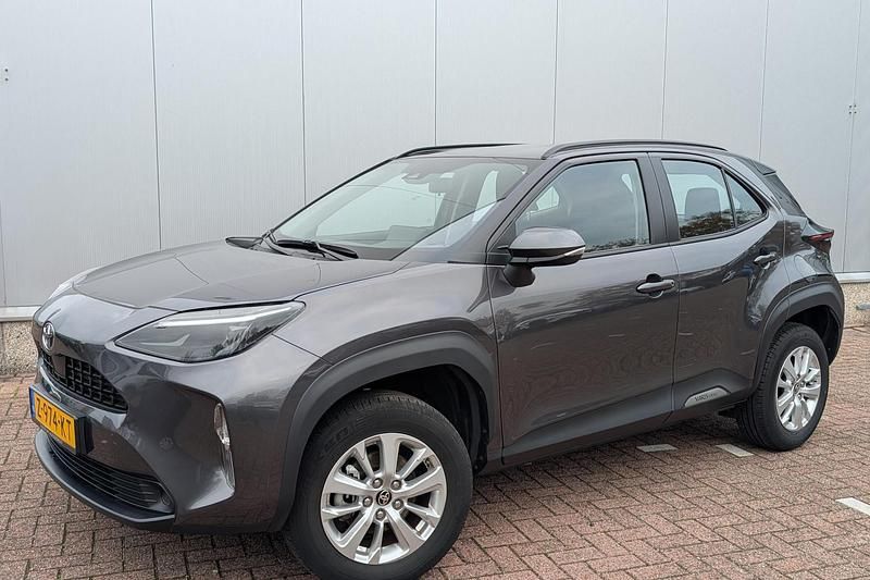 Grijs Occasion 2024 Toyota Yaris Hybrid Active SUV | € 29.749 (Eerlijke prijs) - Afbeelding 1/1