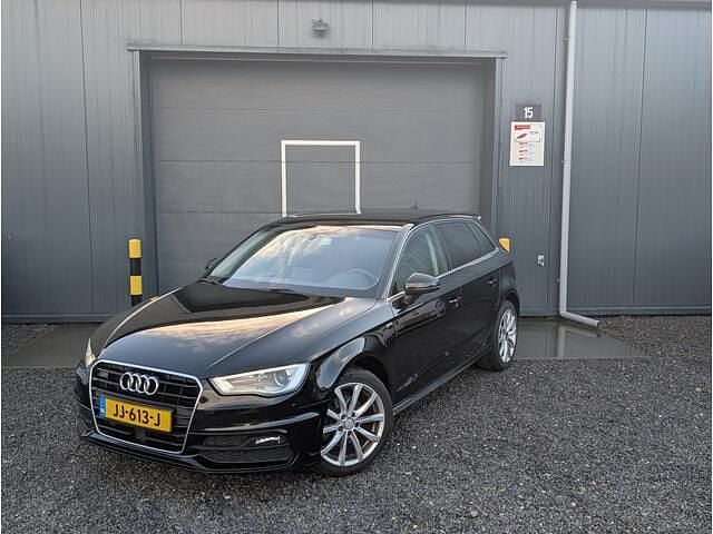 Occasion Audi A3 Sportback Comfort 110 PK (80 kW) 2016 Zwart Hatchback