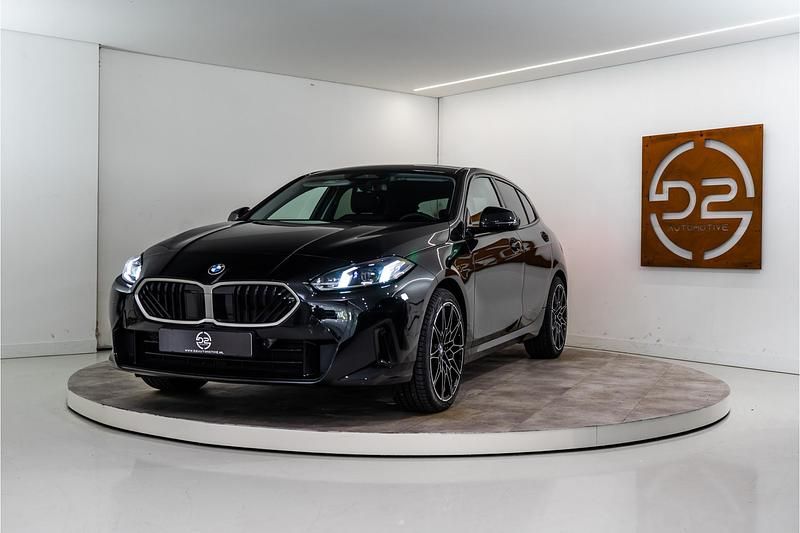 Zwart Gebruikt 2025 BMW 120 Comfort Edition Hatchback | € 43.980 - Afbeelding 1/4