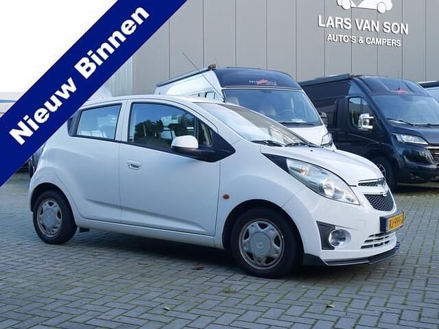 Wit Gebruikt 2011 Chevrolet Spark Hatchback | € 2.450 (Eerlijke prijs) - Afbeelding 1/4