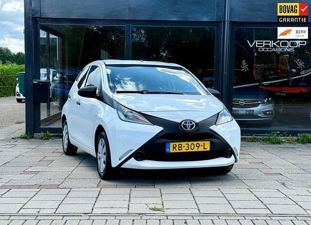 Wit Gebruikt 2017 Toyota Aygo Hatchback | € 8.950 (Eerlijke prijs) - Afbeelding 1/4