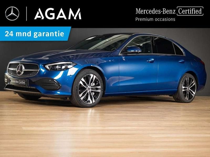 Blauw, metallic lak Gebruikt 2024 Mercedes C300e Luxury Sedan | € 46.950 (Super prijs) - Afbeelding 1/4