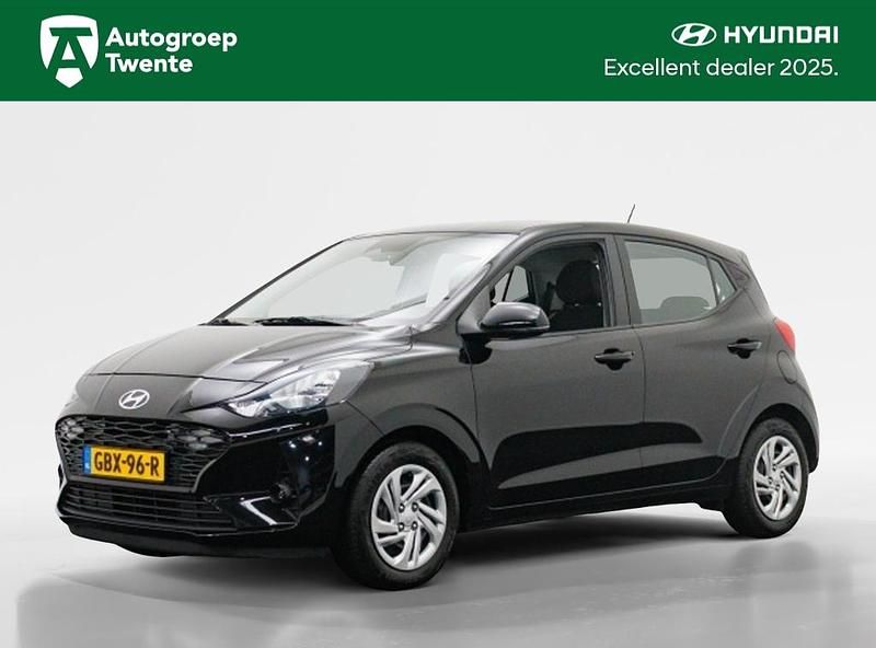 Zwart Gebruikt 2024 Hyundai i10 Comfort Hatchback | € 16.440 (Eerlijke prijs) - Afbeelding 1/4