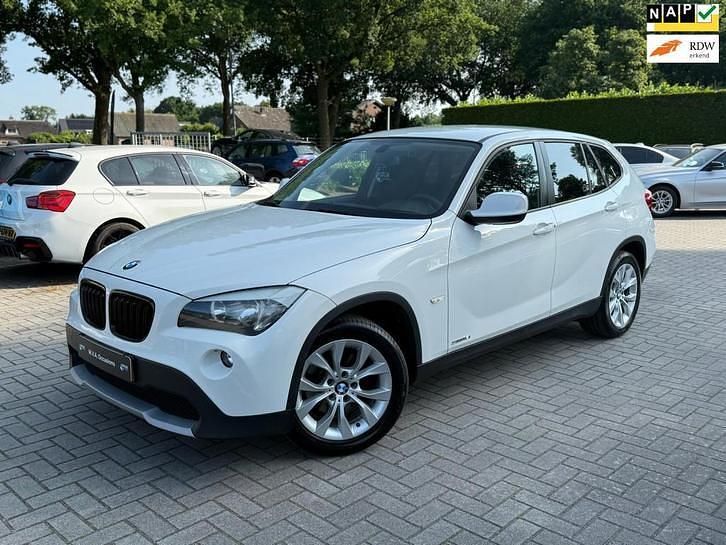 Wit Gebruikt 2012 BMW X1 Executive SUV | € 9.950 (Eerlijke prijs) - Afbeelding 1/4