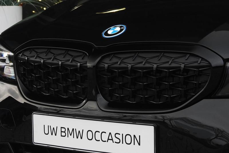 Occasion BMW 330e Executive 292 PK (214 kW) 2022 Zwart (metallic) Sedan