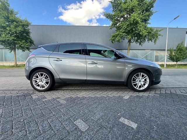 Occasion Lancia Delta 120 PK (88 kW) 2009 Grijs Hatchback