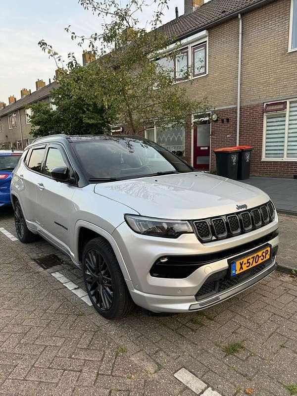 Zilver Gebruikt 2022 Jeep Compass SUV | € 29.900 (Iets duurder) - Afbeelding 1/4