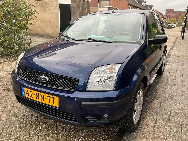 Blauw (metallic) Occasion 2004 Ford Fusion Trend MPV | € 1.250 (Goede deal) - Afbeelding 1/4