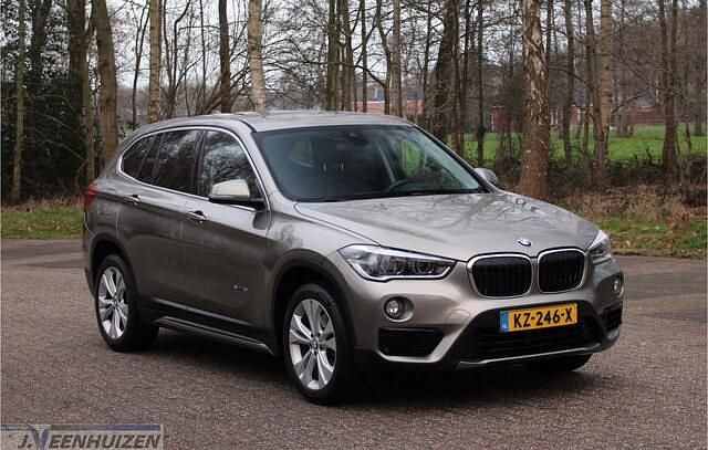 Grijs Occasion 2017 BMW X1 Executive SUV | € 14.999 (Iets duurder) - Afbeelding 1/4