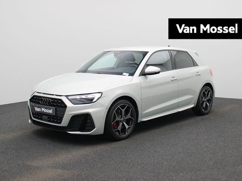 Grijs Gebruikt 2024 Audi A1 Sportback Sport Hatchback | € 36.900 - Afbeelding 1/4