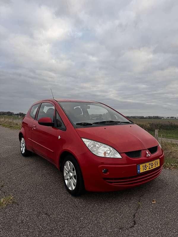 Rood Gebruikt 2007 Mitsubishi Colt Hatchback | € 1.500 (Eerlijke prijs) - Afbeelding 1/4