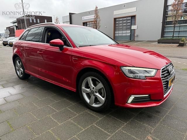 Occasion Audi A3 Sportback e-tron Sport 150 PK (110 kW) 2018 Rood Hatchback