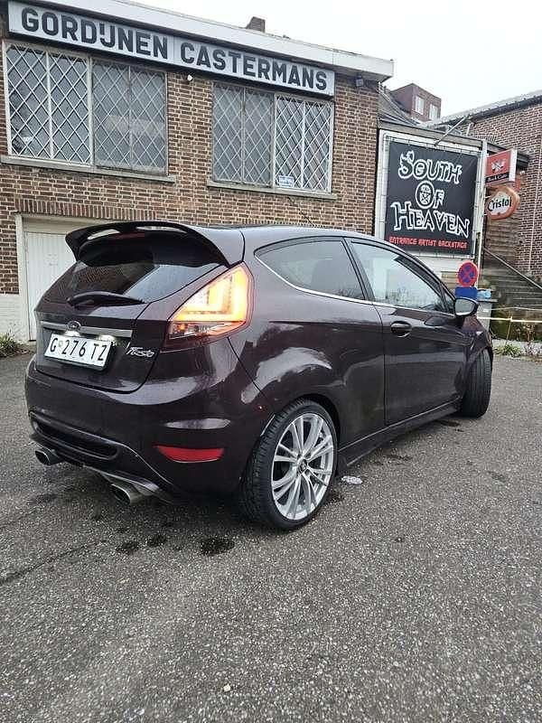 Occasion Ford Fiesta Trend 82 PK (60 kW) 2009 Paars Hatchback